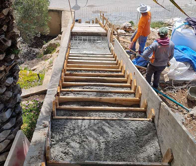 12-vertido-hormigon-escalera-exterior